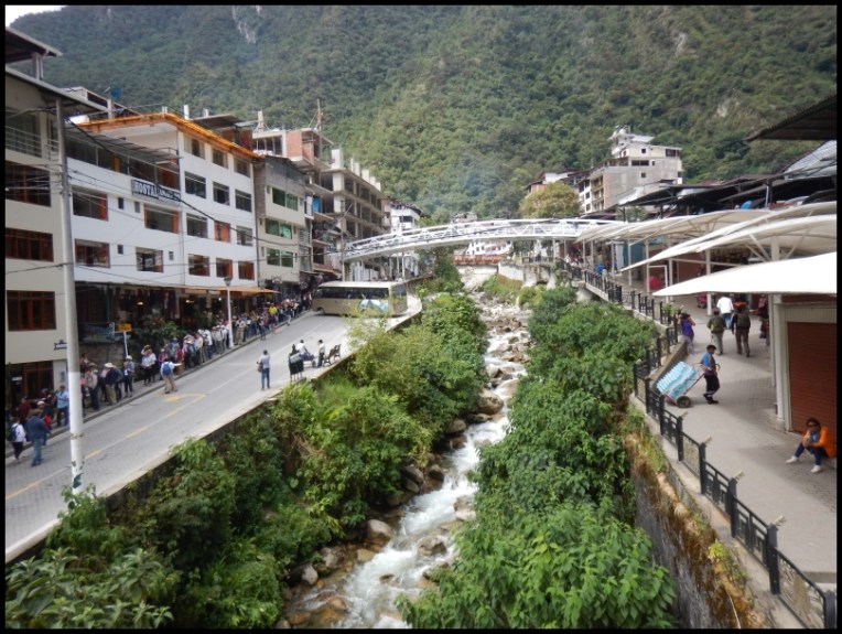 Aguas Calientes bus line