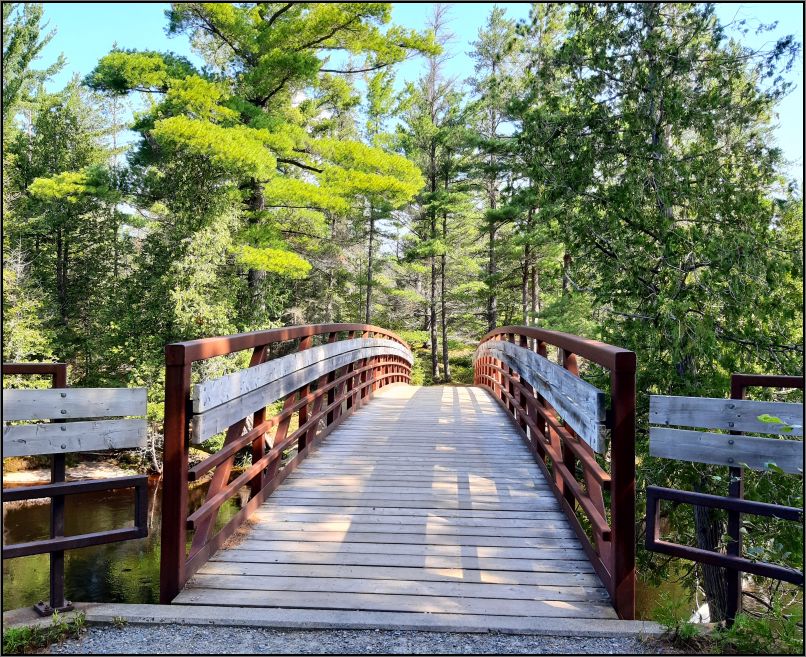 Bridge over Aux Sables river, Chutes Provincial Park