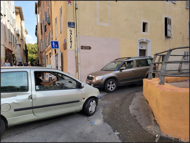 Marseille narrow streets