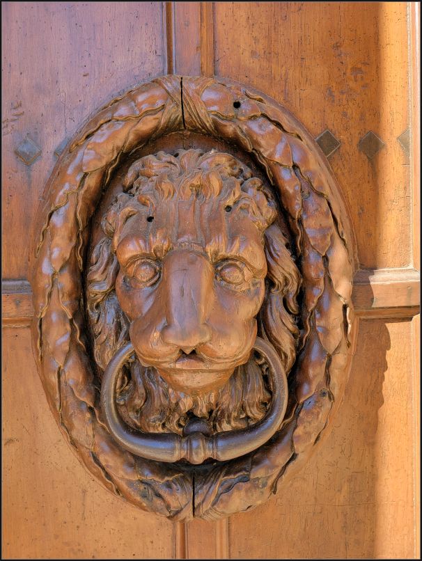 Hotel de Ville, door