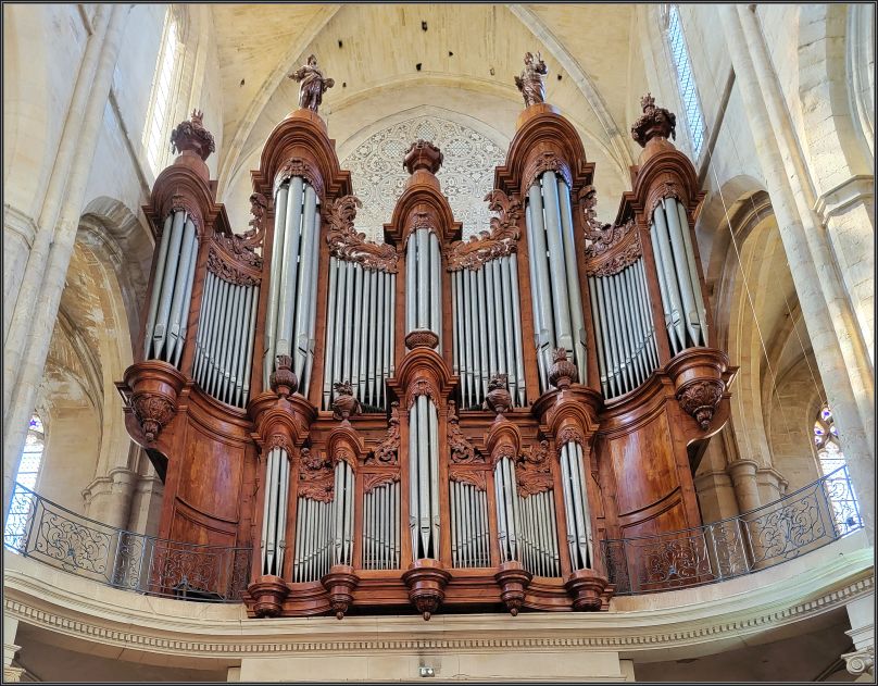 Sainte Mary Magdalene Basilica organ - 18th century