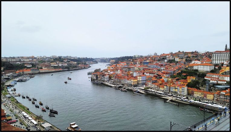 Cais da Ribeira viewed from Miradouro da Serra do Pilar