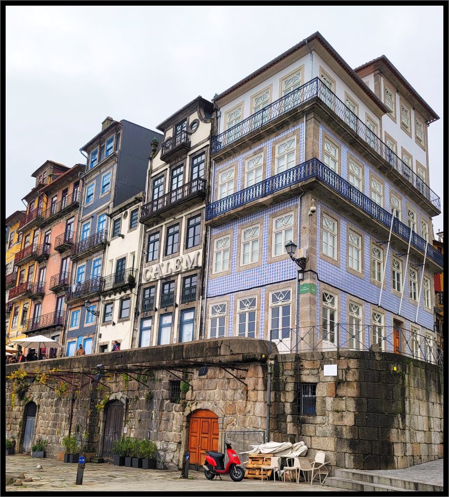 Tipical tiled buildings, Porto