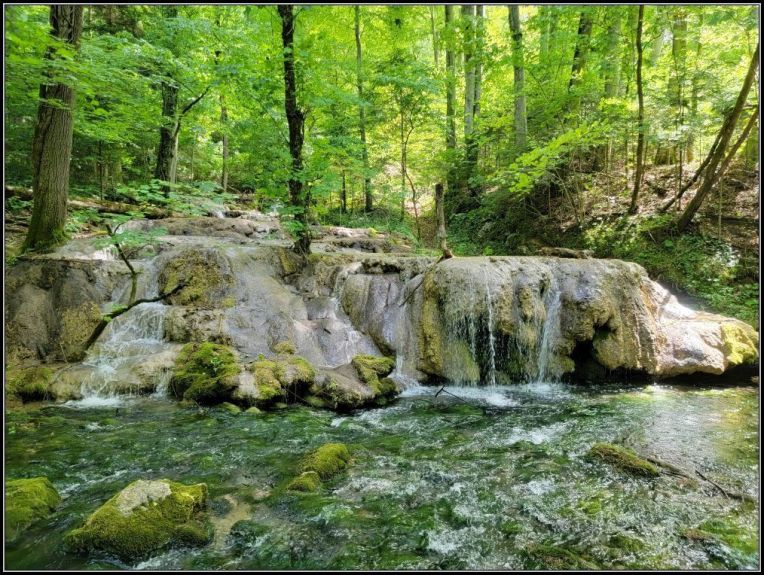 Beusnita Stream, Travertine formation