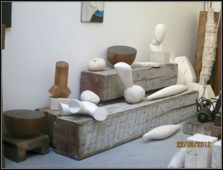 Brâncuși in relation with his studio