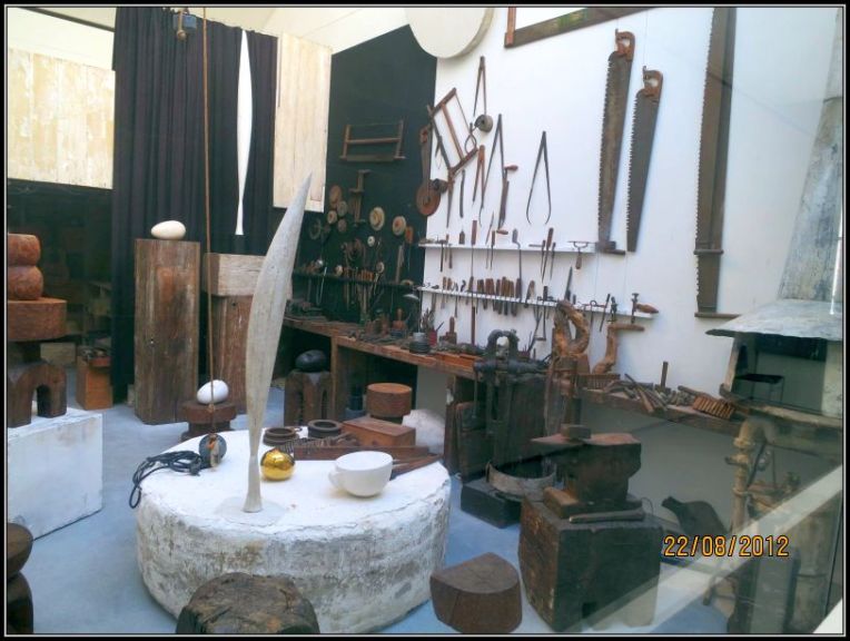 Constantin Brâncuși workbench and tools